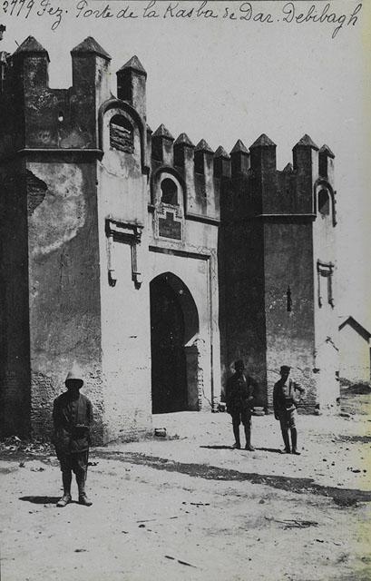Exterior view of the entry into the Qasbah Dar Debibagh (royal enclosure) / "Fez, Porte de la Kasba de Dar-Debibagh"
