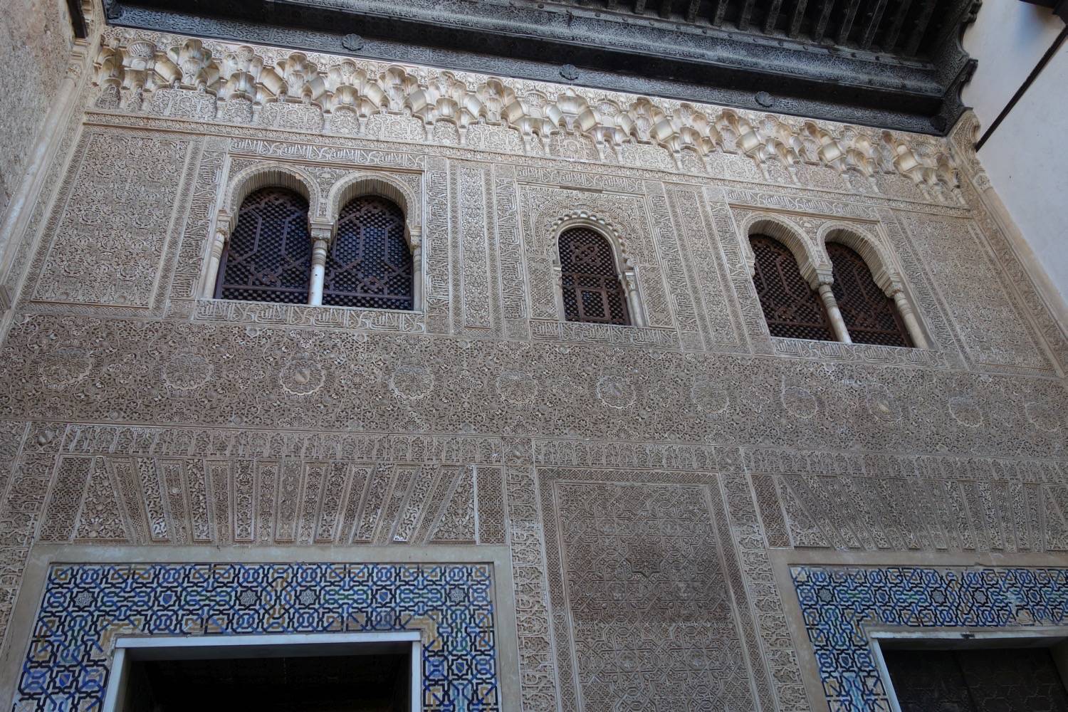 Interior view of the Mexuar, detail of carved stucco ornament on walls