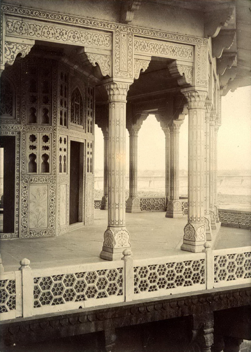 19th century image of the exterior balcony of Musamman Burj in Lal Qila