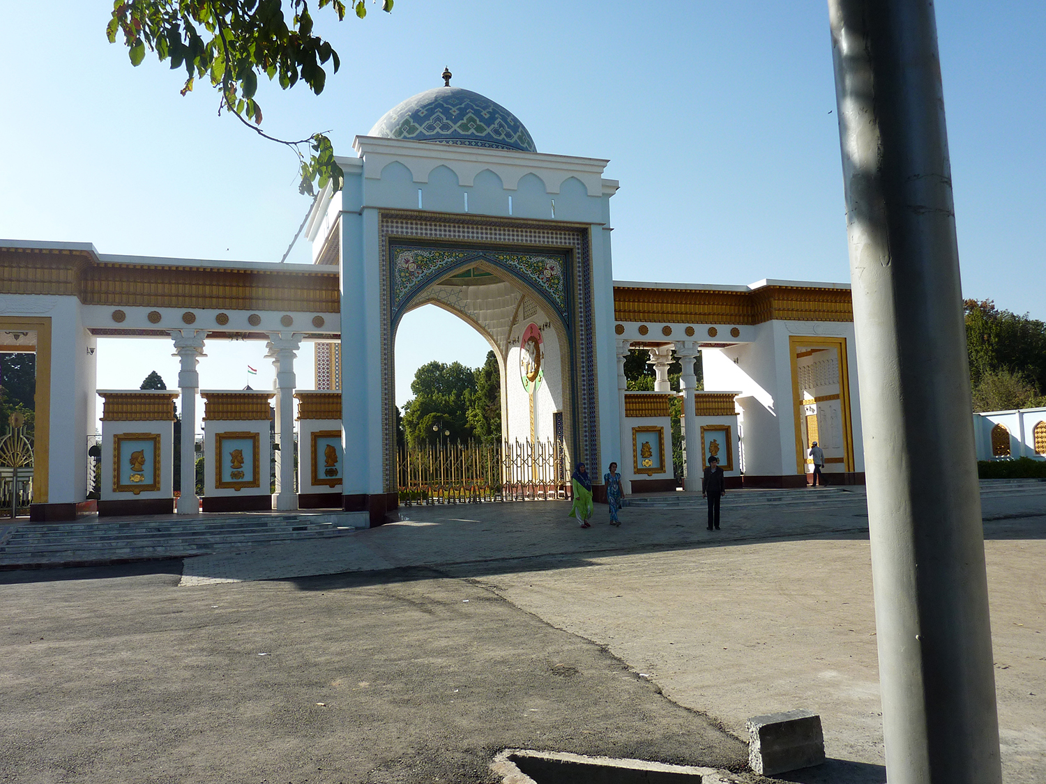Ghods Eram Garden - View to the entrance gate which is landmark of the park "Darvozai Bogi Iram"