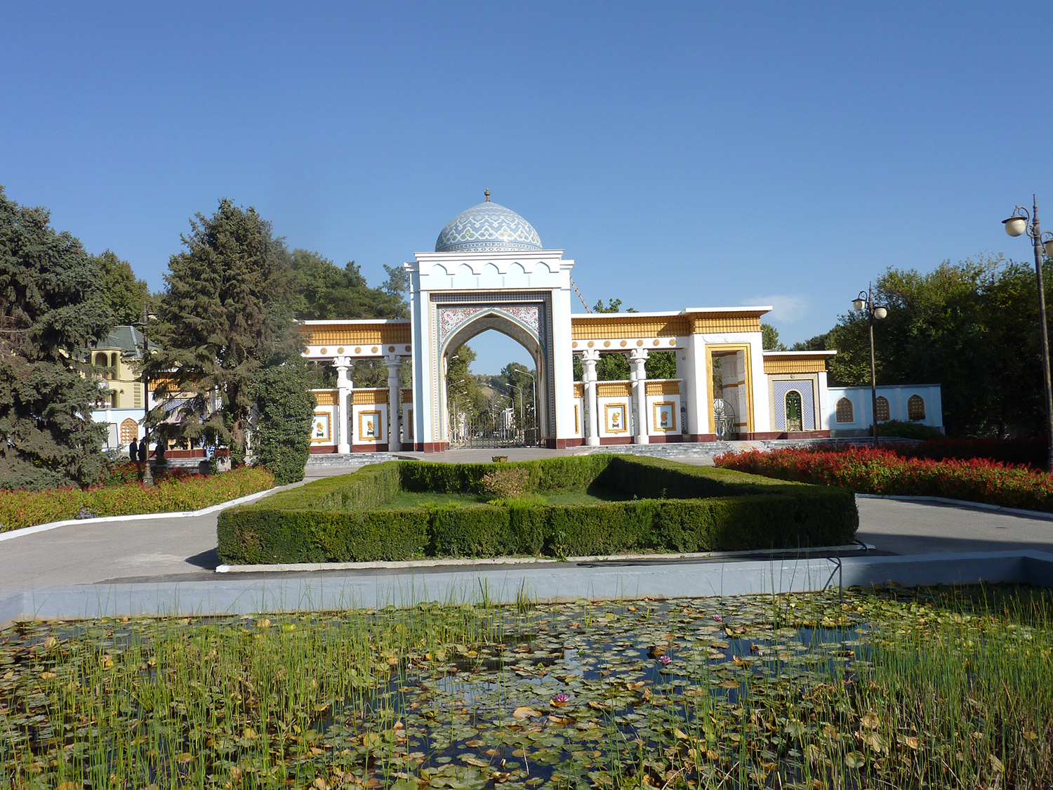 Ghods Eram Garden - The botanical gardens of Dushanbe cover an area of 40 ha.