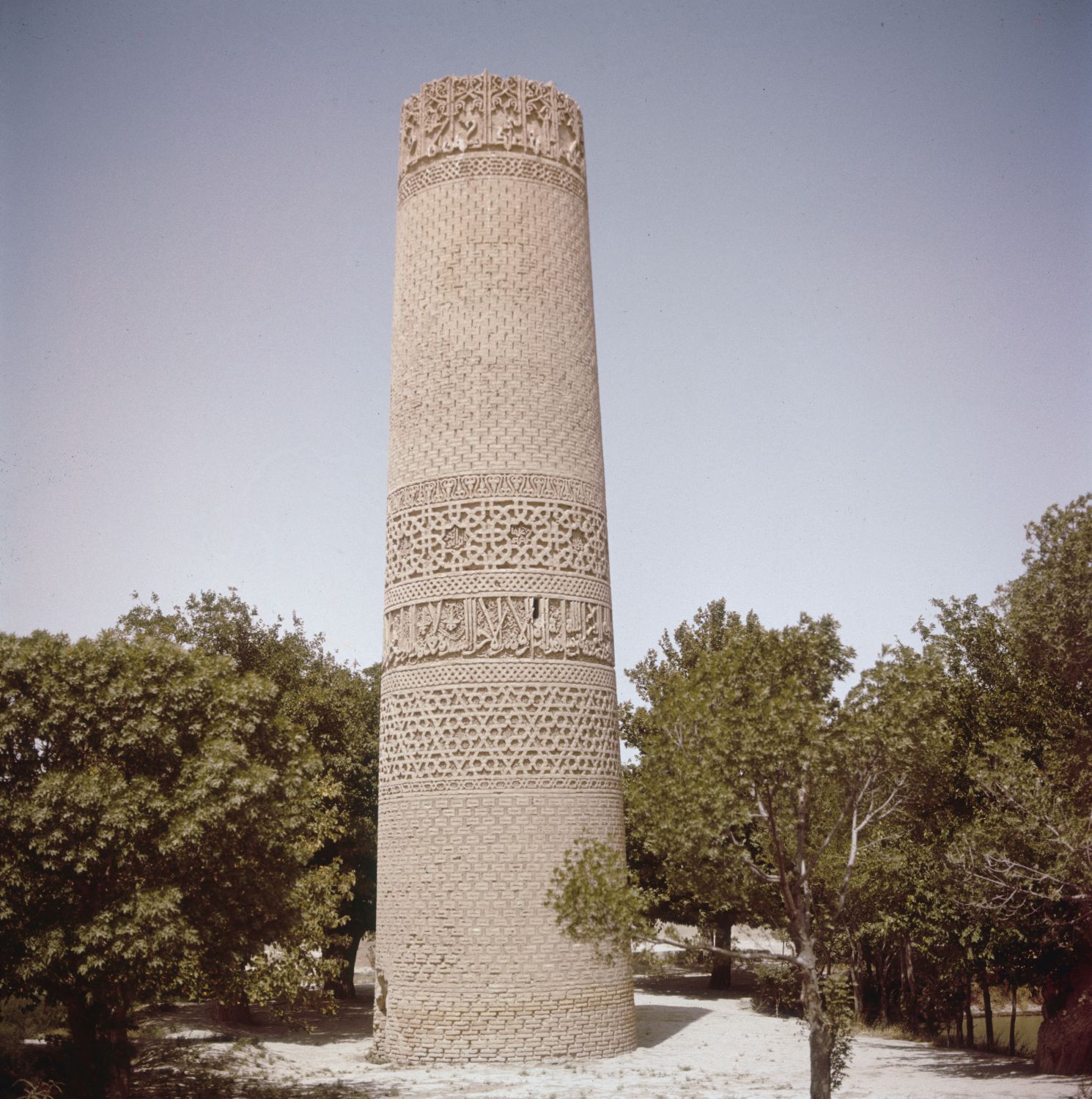 Manar-i Dawlatabad - Exterior view of the minaret decorated in "light and dark" (Hazar Baf) style of brickwork.  Bands of Kufic and Naskhi script, both inscriptions and decoration.  Bricks, unglazed, and incised stucco.