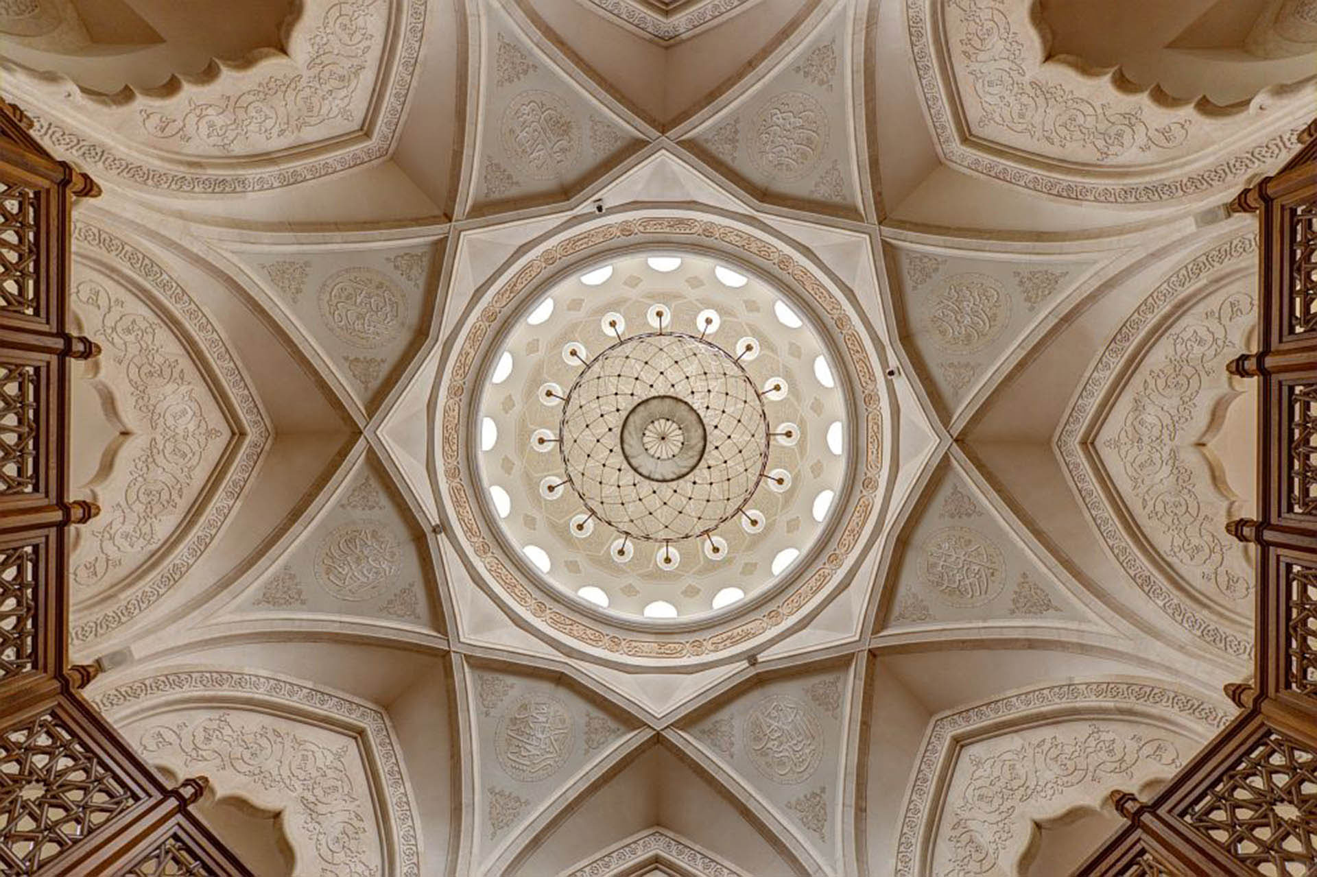 <p>Prayer hall. View of the dome. </p>