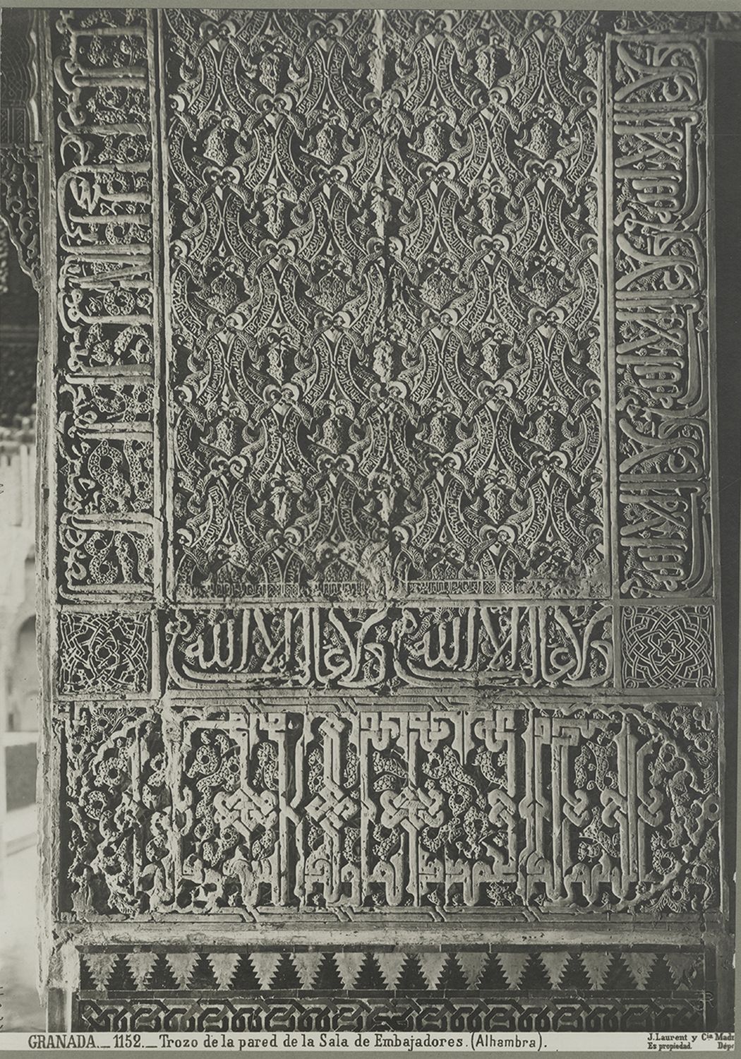 Sala de Embajadores: view of carved stucco decoration.