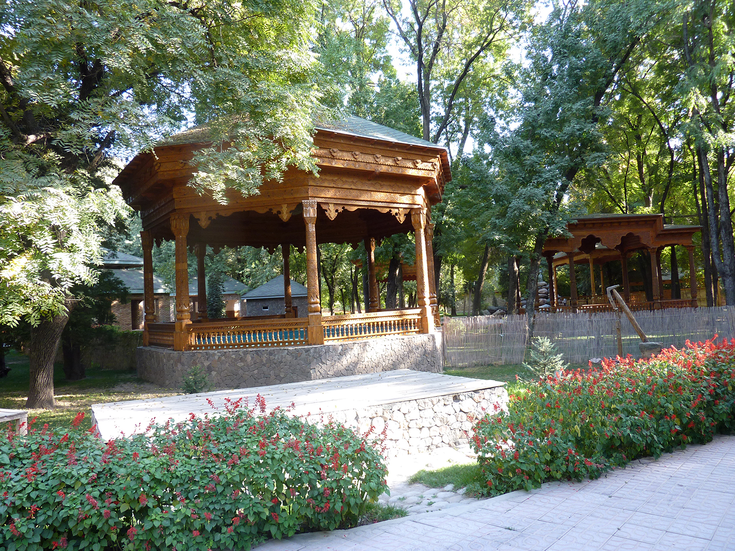 Ghods Eram Garden - Wooden pavilion