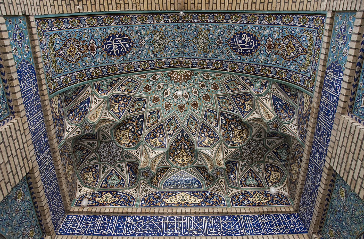 Entrance portal: view of muqarnas vault.
