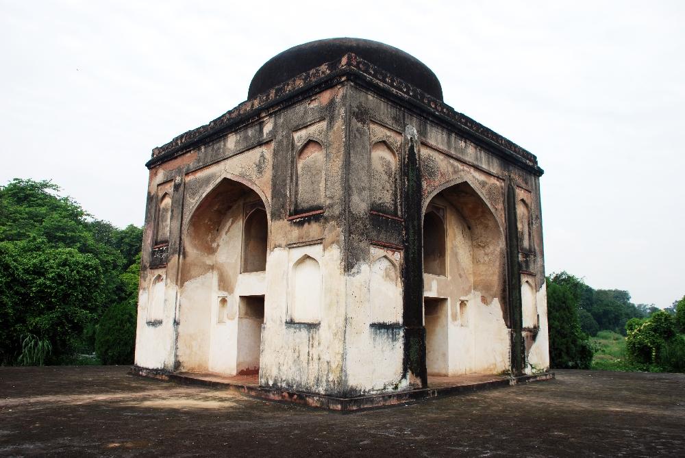 Conservation of Sunder Burj, exterior before restoration