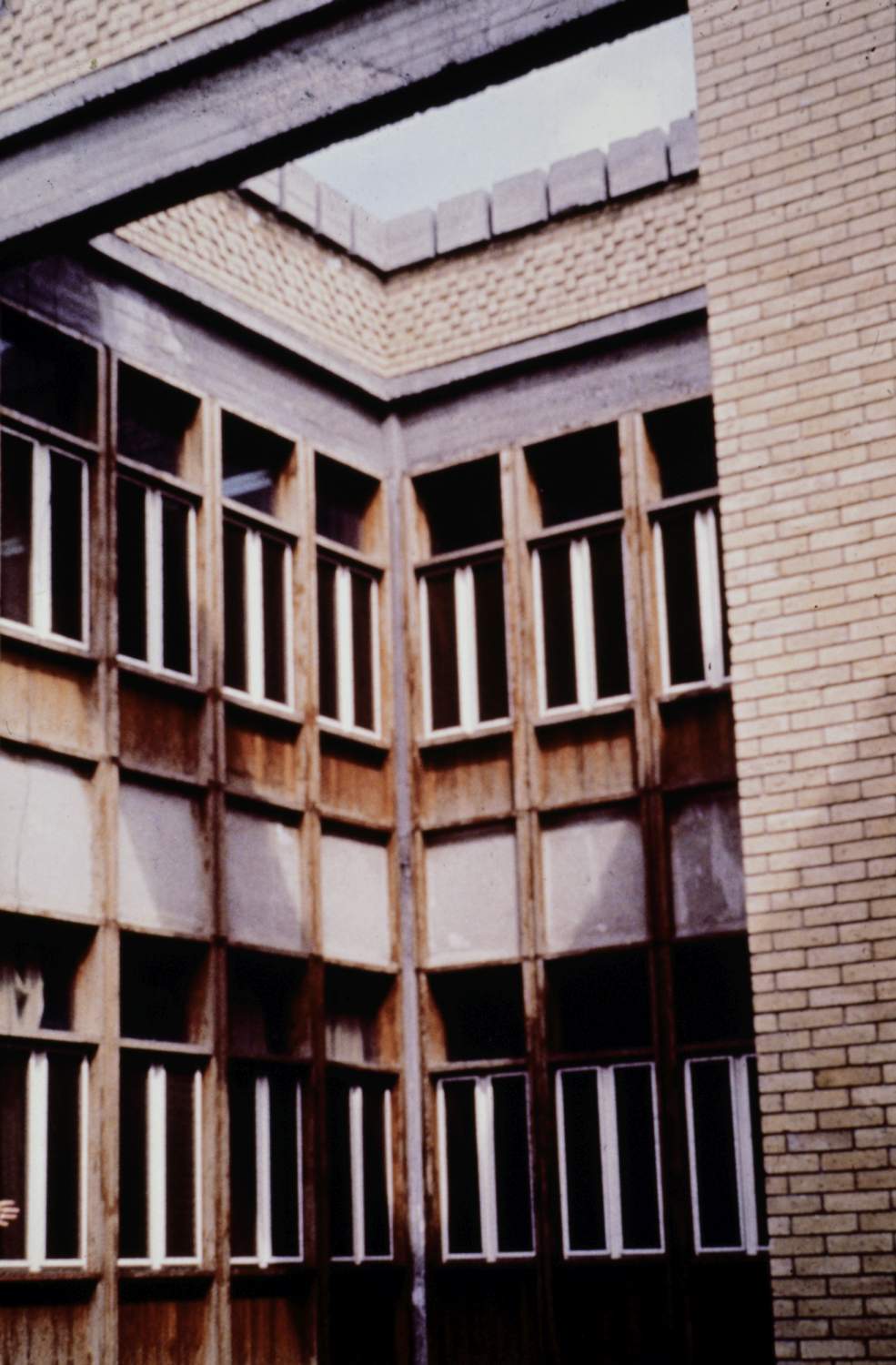 <p>Partial view of rows of windows facing onto an alcove off the west facade during construction</p>