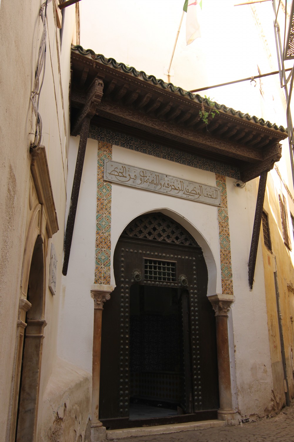 Rue des Frères Kelladi (ex. Rue Mahon), street view showing the main entrance of Dar Mustapha Pacha