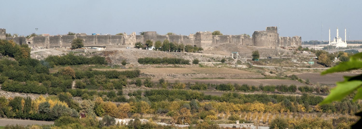 Diyarbakır Kalesi ve Surları - View of city walls.