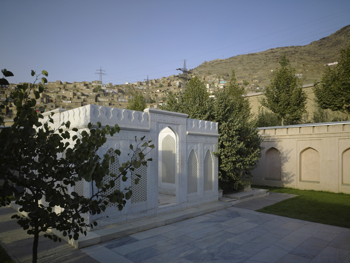 Based on marble fragments the marble enclosure around Babur's grave was then rebuilt