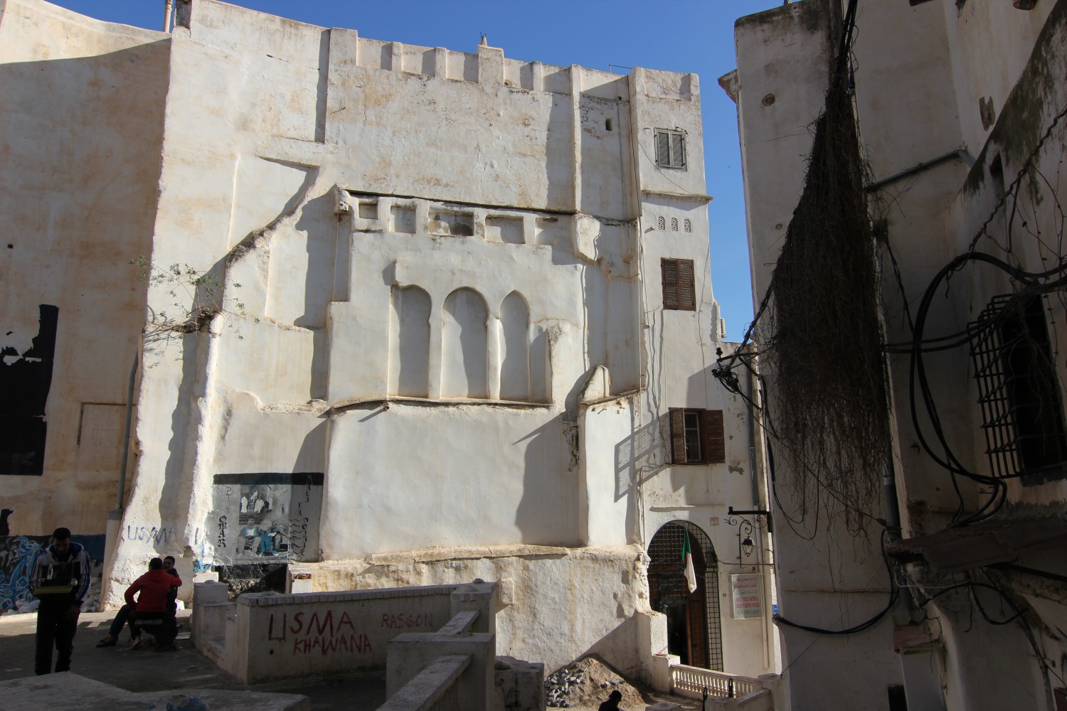 Rue Mohamed Akli Malek, exterior view of Dar Bakri showing remnants of alcoves and niches