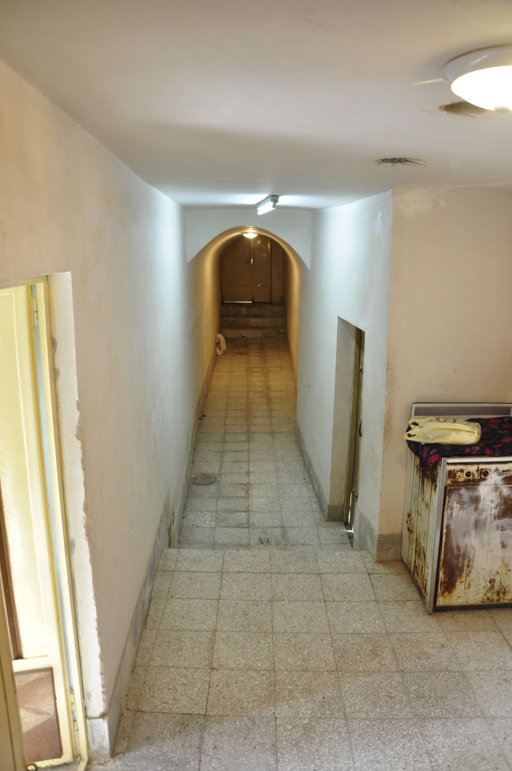 <p>The corridor leading to the main entrance.</p>
