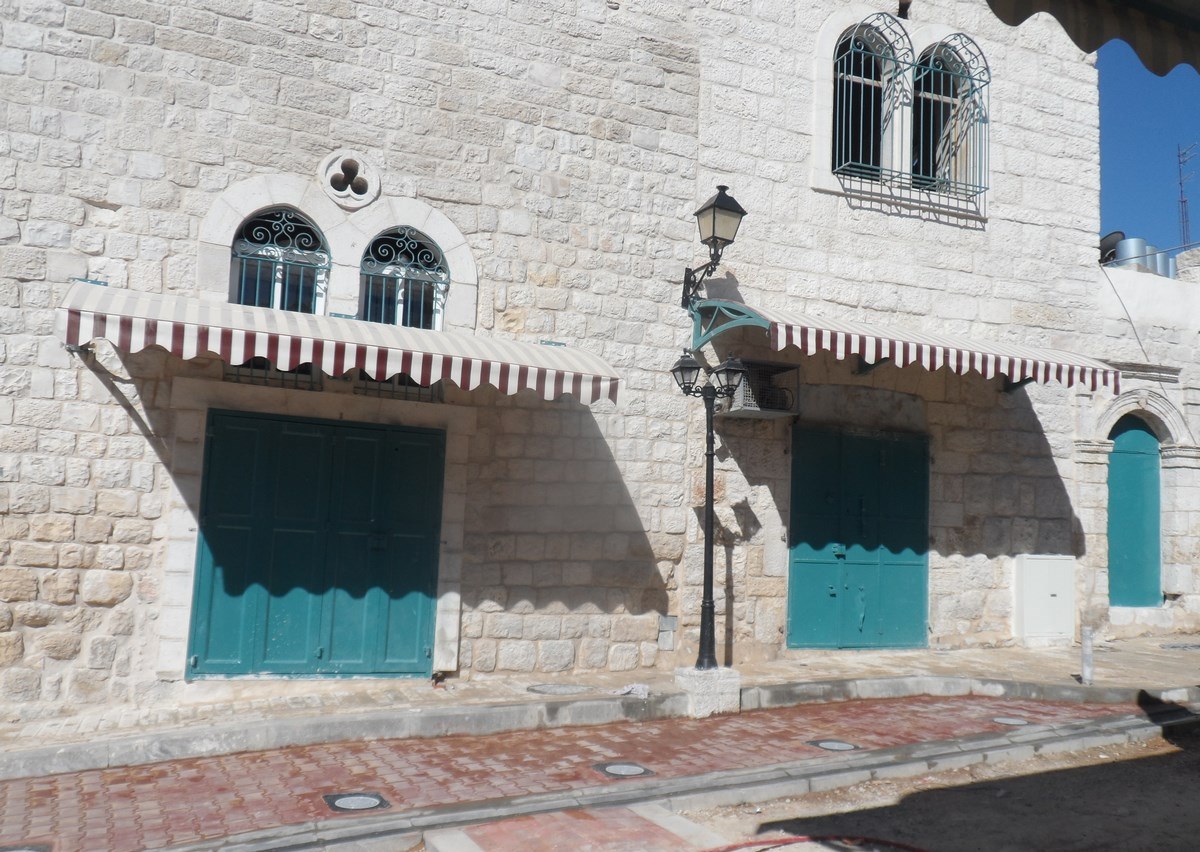 <p>Al-Najajreh street, building façades renovated, shop awnings and lights installed, sidewalks and service road provided.</p>