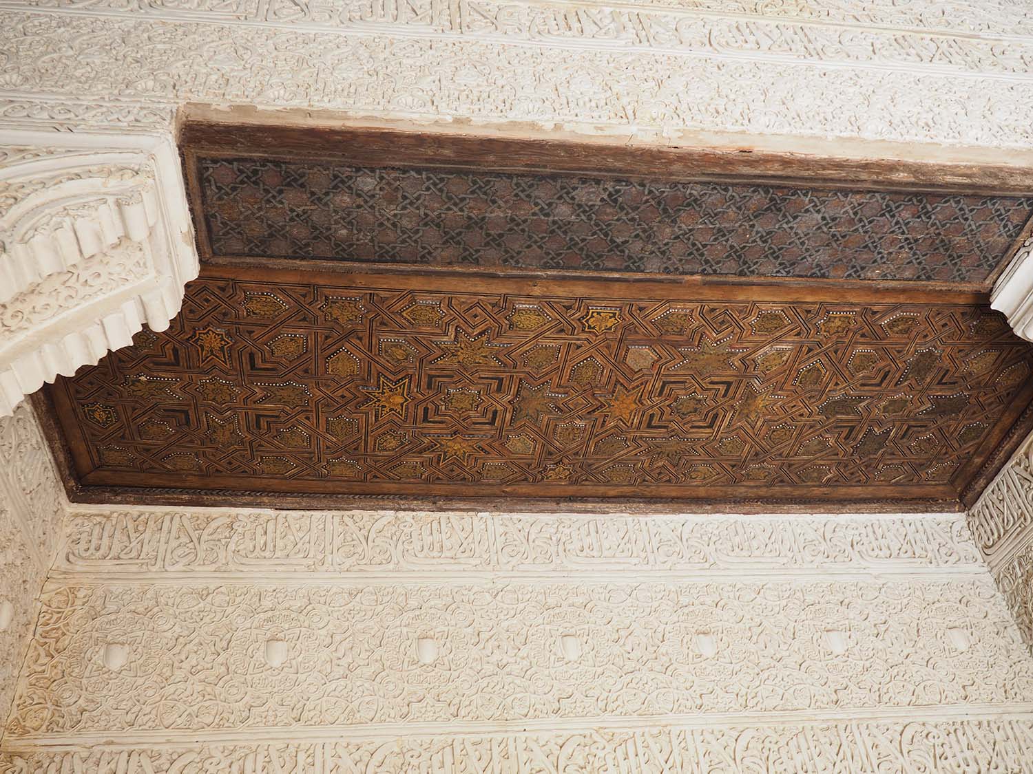 Plasterwork wall and wooden ceiling, hall off of the Patio de los Arrayanes, Palacio de Comares