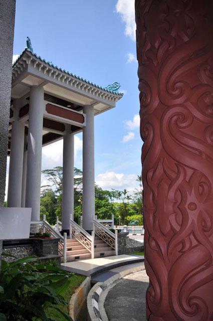 Islamic Information Centre - The Centre represents unity in diversity through the architectural elements of the various ethnic groups present in Sarawak, like this colomn motifs that represents Orang Ulu