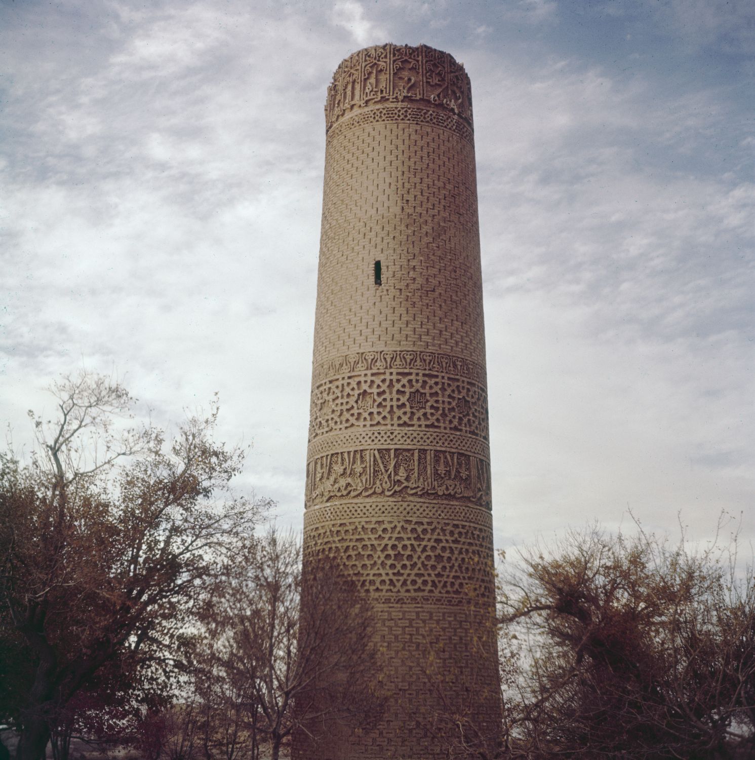 Manar-i Dawlatabad - Exterior view of the minaret.