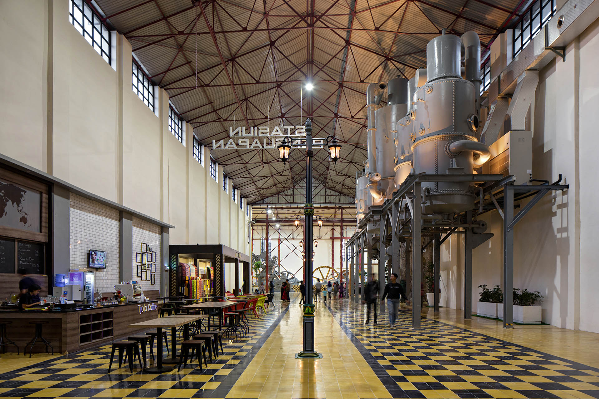 <p>Restaurant. The Colomadu Sugar Factory was built in 1861 and in its heyday produced sugar that was exported to Bandaneira and Singapore.</p>