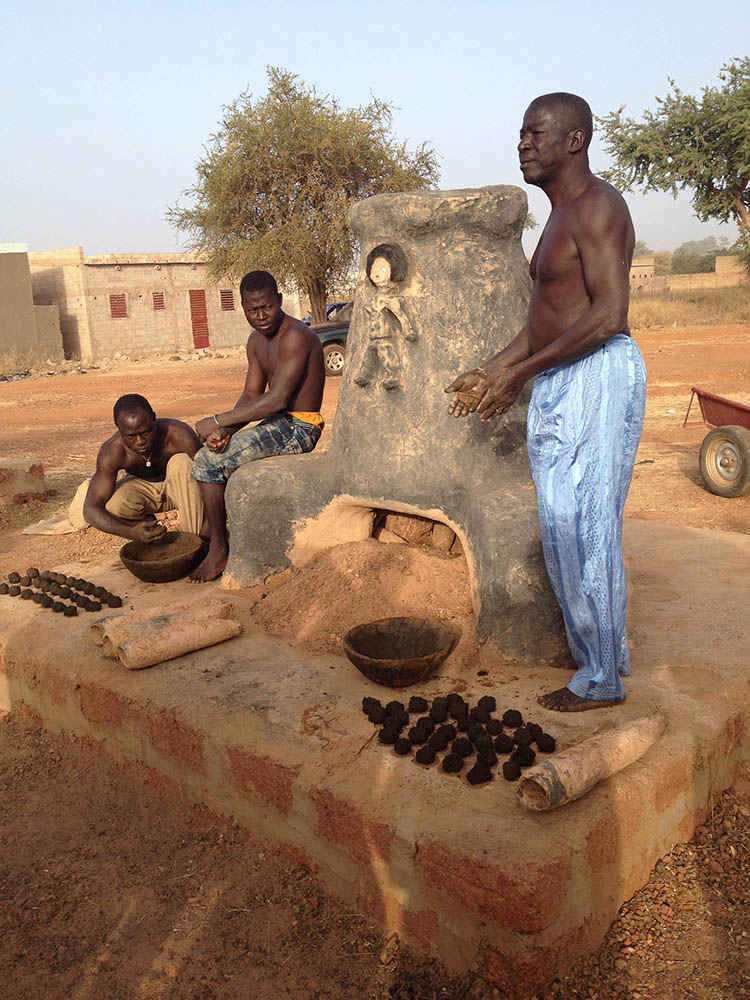 Kaya African Furnace Museum - <p>Ivorian blacksmiths in front of their stove during the 7th Wed Bindé Festival (2014)</p>