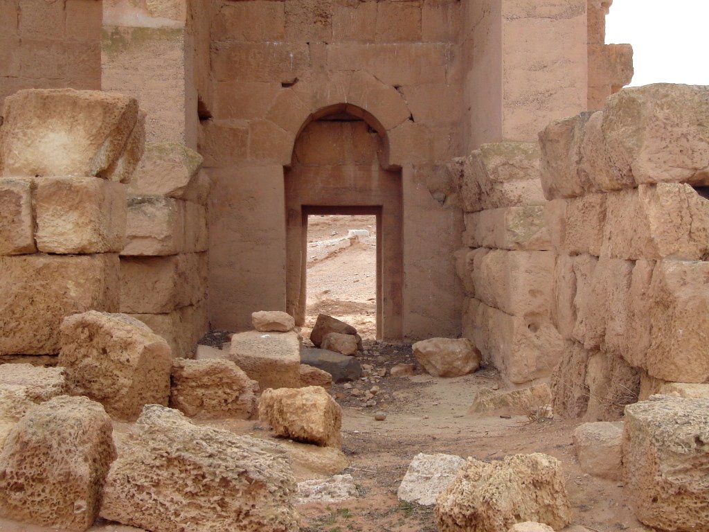 Qasr al-Hayr al-Gharbi - Palace doorway