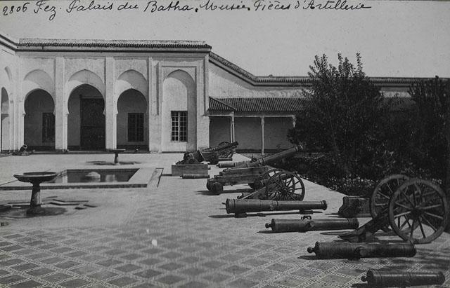 Exterior view of garden with cannons, Batha Palace Museum / "Fez, Palais du Batha, Musée, Piéces d'artillerie"