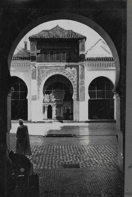 Interior view of courtyard, Jedid Mosque / "Fez, Cour de la Mosquée Fez-Djadid"