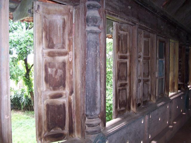 The windows on the first floor corridor before restoration