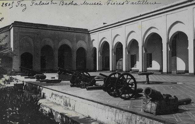 Exterior view of portico and cannons, Batha Palace Museum / "Fez, Palais du Batha, Musée, Piéces d'artillerie"