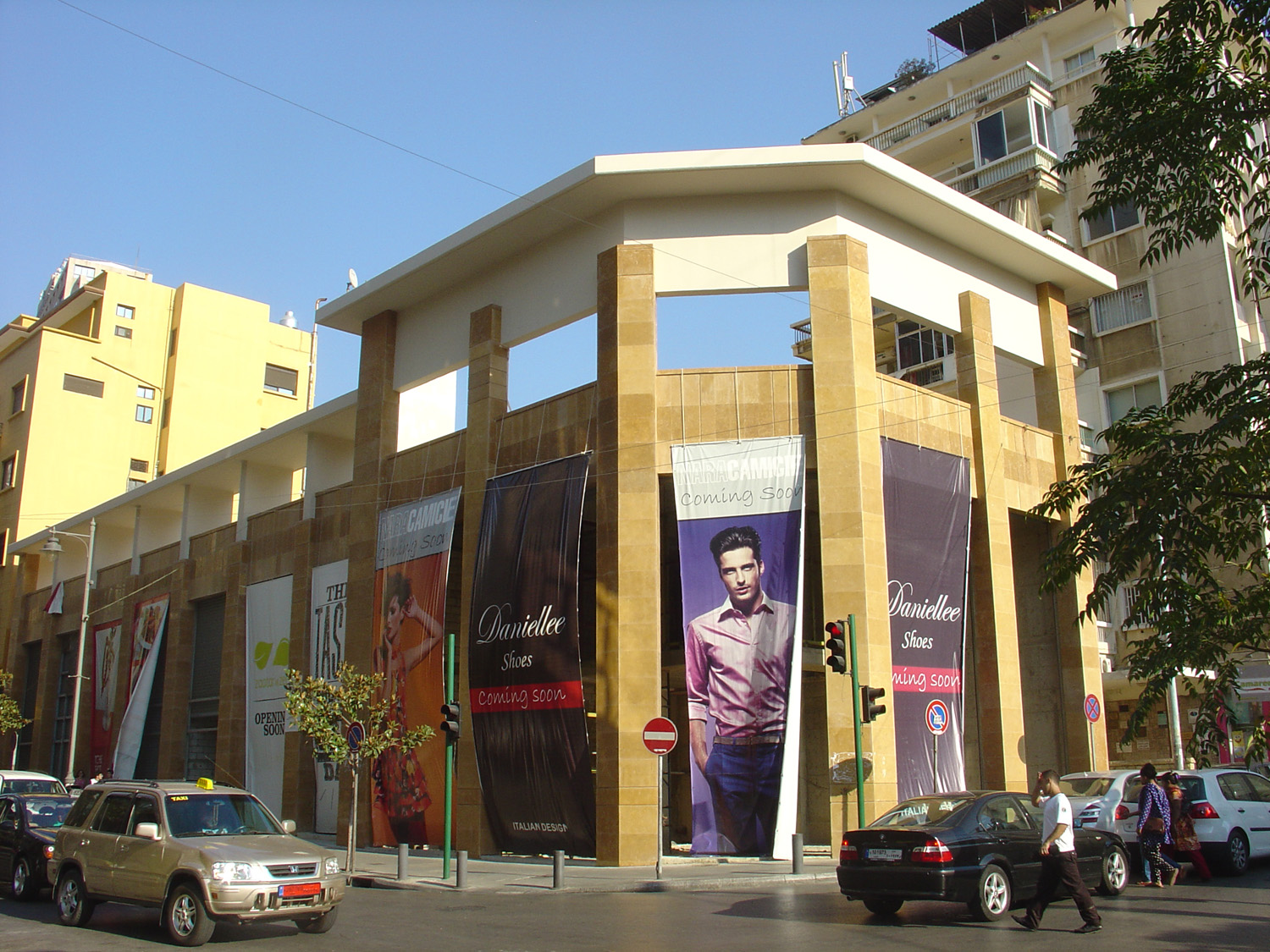 950 Hamra Street Center