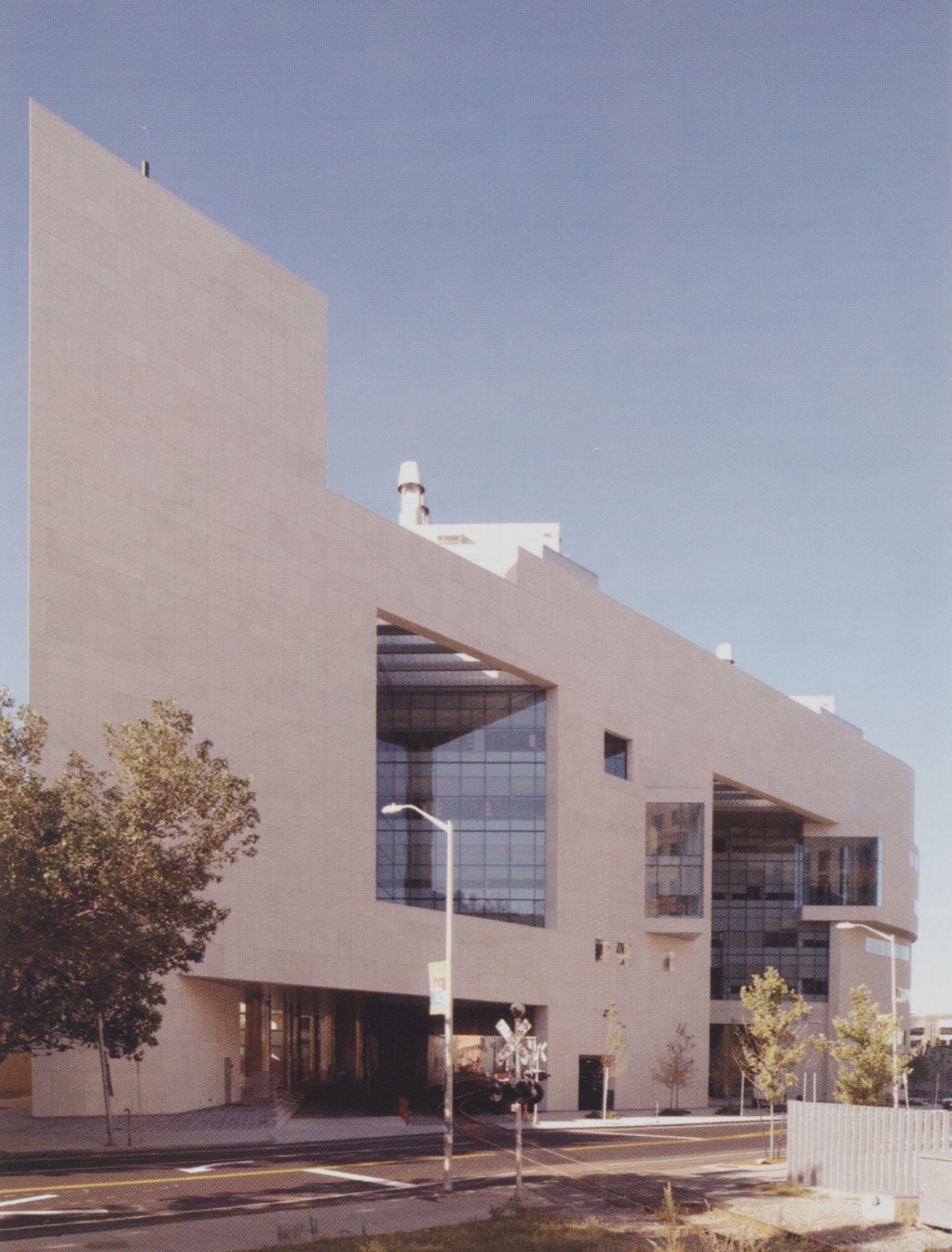 Brain and Cognitive Sciences Complex - <p>Full view, view of Main St. facade</p>