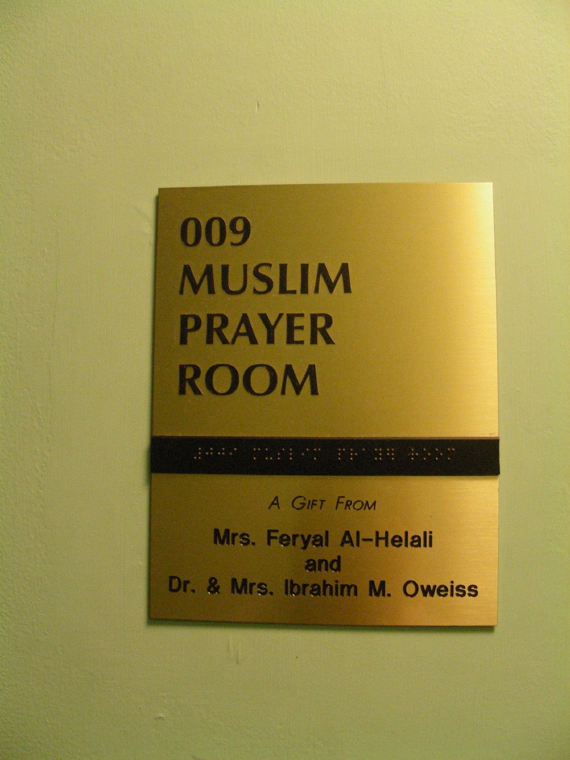 Prayer room sign in Copley Hall hallway