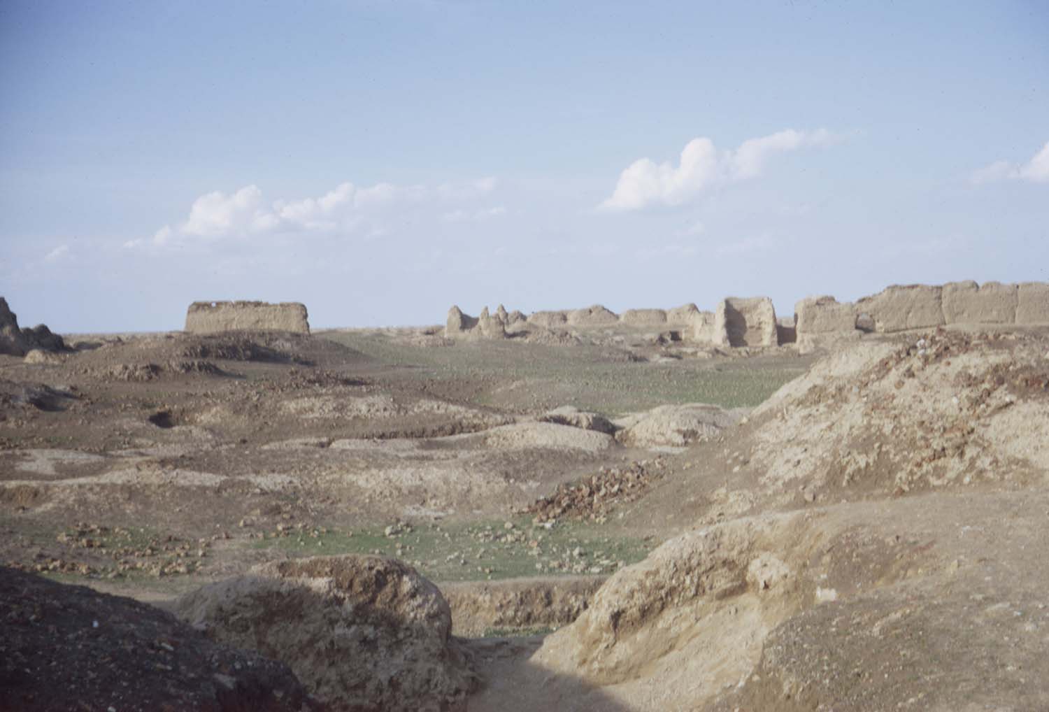 Dar al-Khilafa (Samarra) - Distant view of ruins at Samarra, possibly part of the Dar al-Khilafa (?).