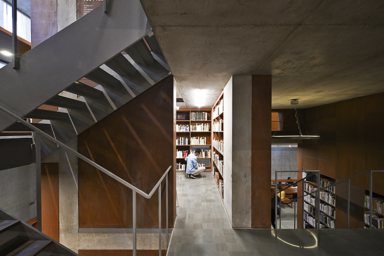 <p>Reading rooms straddle at many levels.</p>