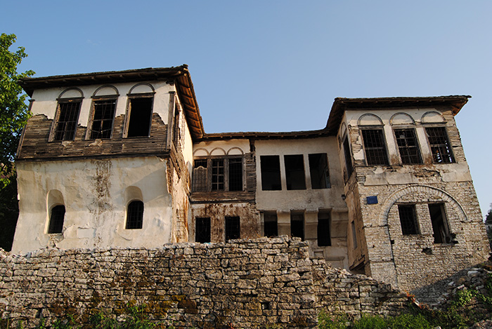 Babameto House Restoration - Main view before restoration  