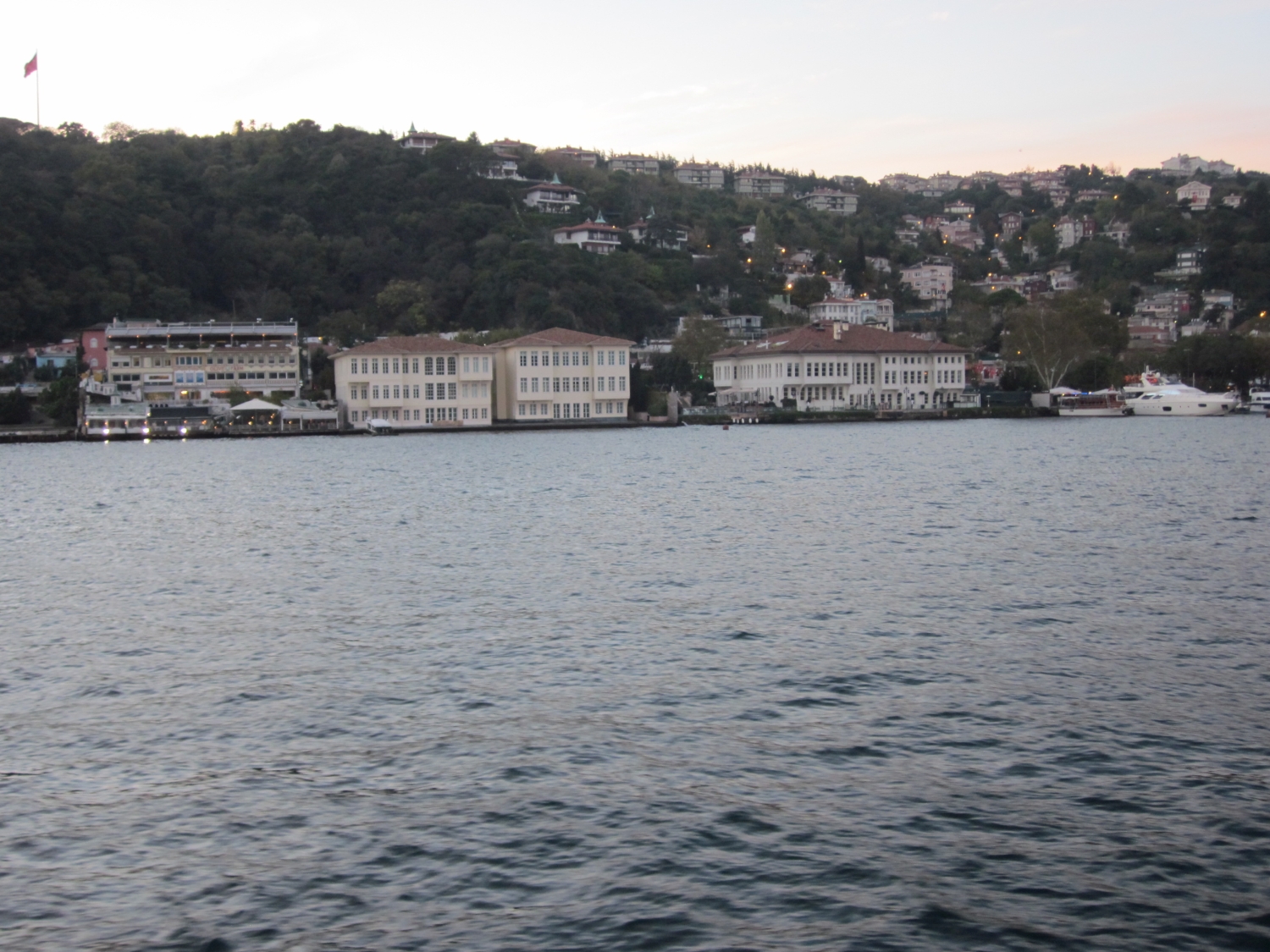 Distant view of Mabeynci Arif Bey Yalisi (left) and Muhsinizade Yalısı (Sinanzade Yalısı) (right), seen from the Bosporus