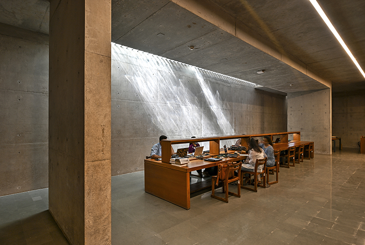 <p>Light pours in from above into the third basement study area.&nbsp;</p>