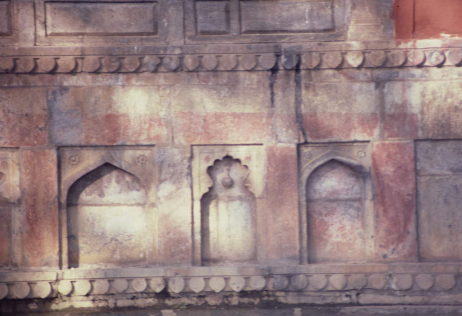 Shalimar Bagh - First terrace: Diwan-i Amm: detail view of facade showing blind niche decoration.