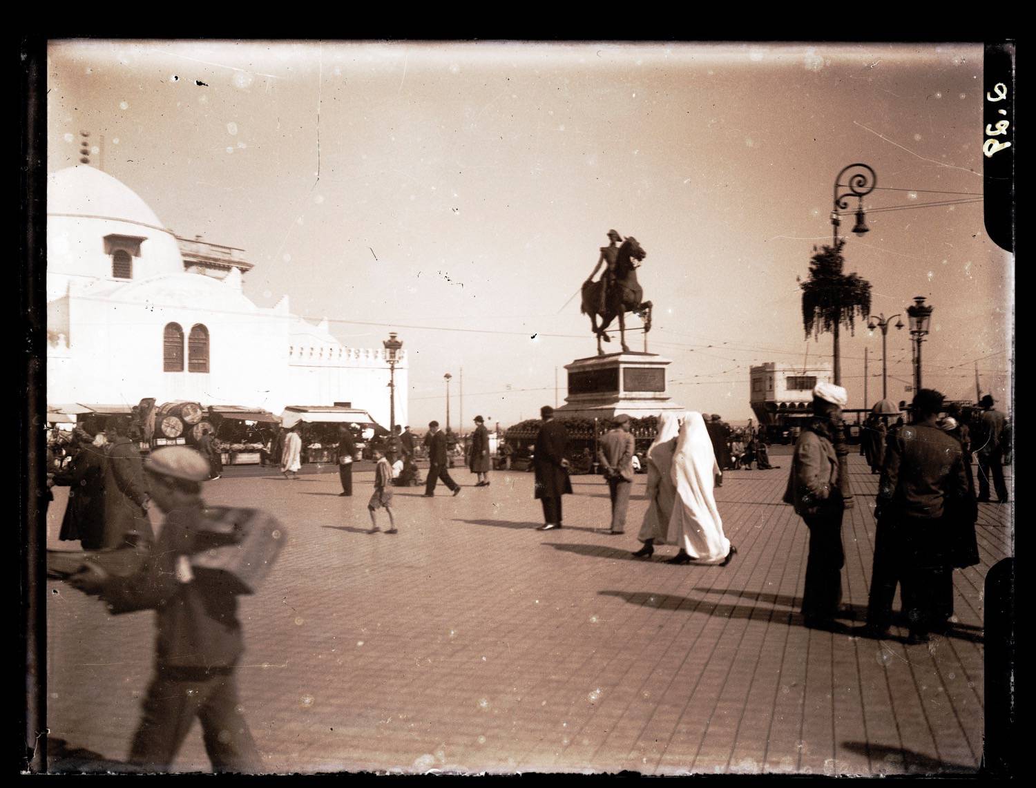 Exterior view of Place des Martyrs, with Djemaa el Djedid on the left.&nbsp; The statue by Carlo Marochetti (Charles Marochetti) is of Ferdinand-Philippe, Duc d'Orléans, on a horse.&nbsp; It was placed in front of the mosque in 1845, dismantled after independence in 1963 and sent to France.&nbsp;