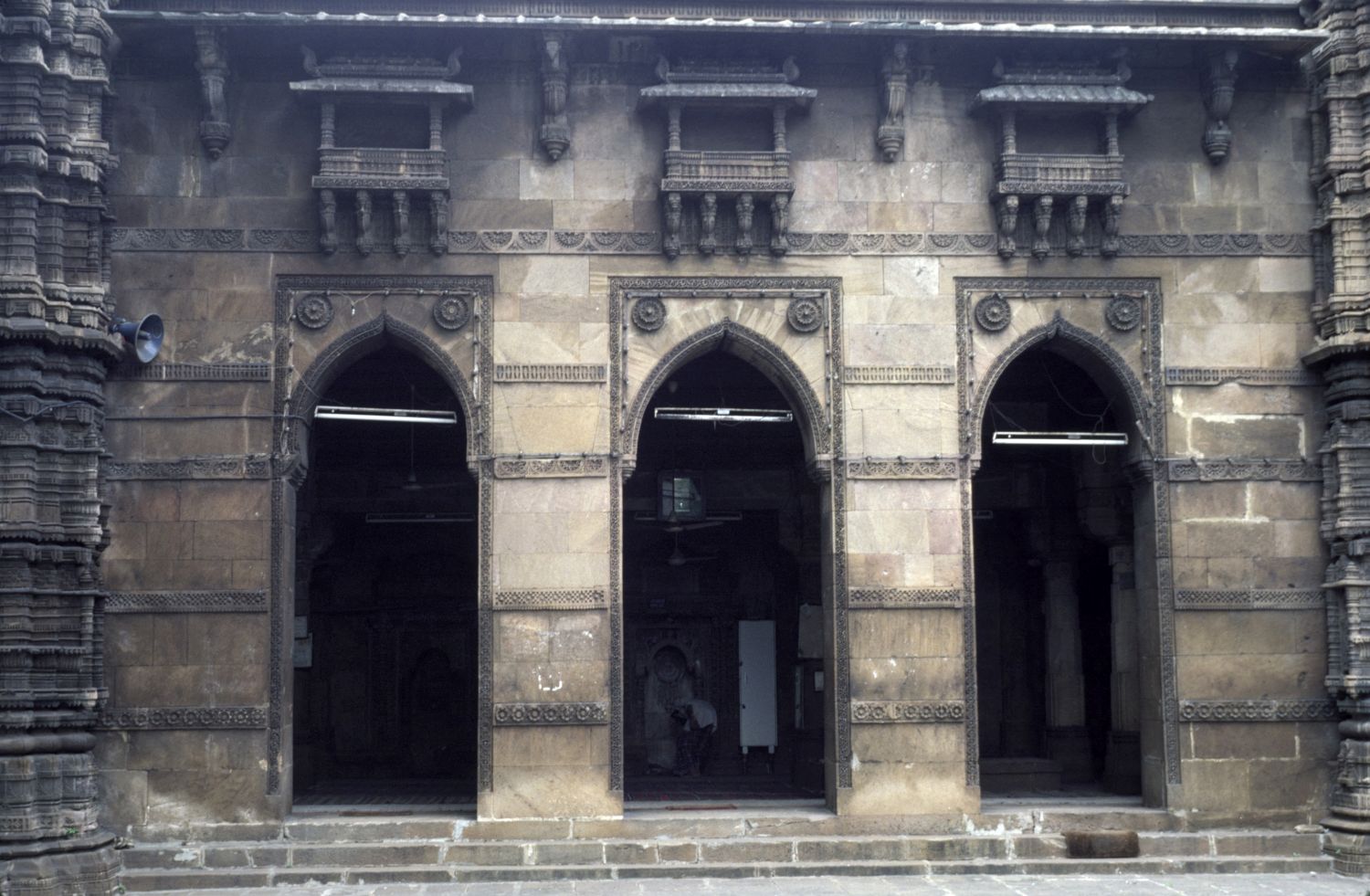 Muhafiz Khan Roza - Exterior view of east facade.
