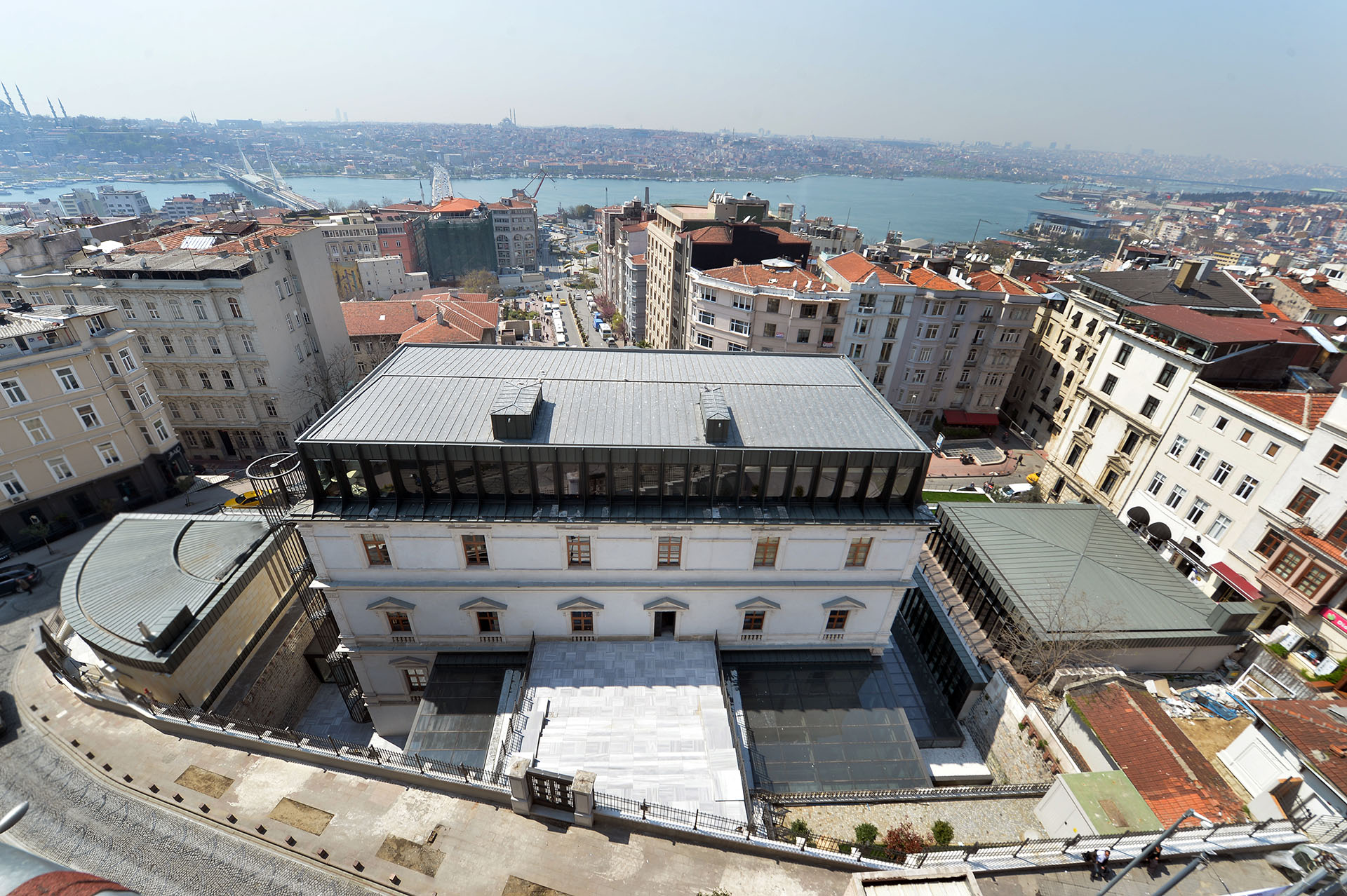 <p>Rear facade of the building and the view of the Golden Horn.</p>