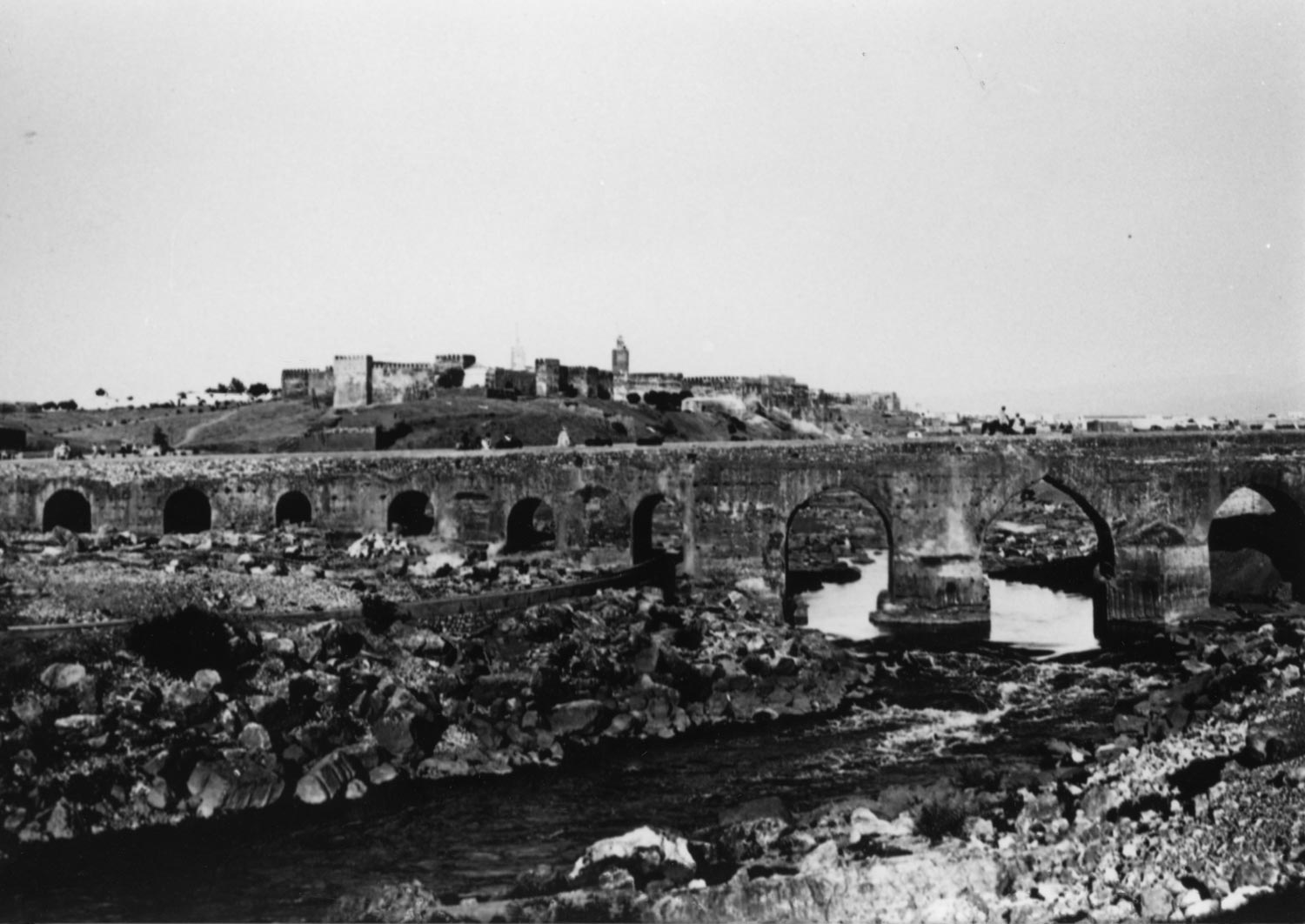 View of the stone bridge over Oued Oum-Rbia