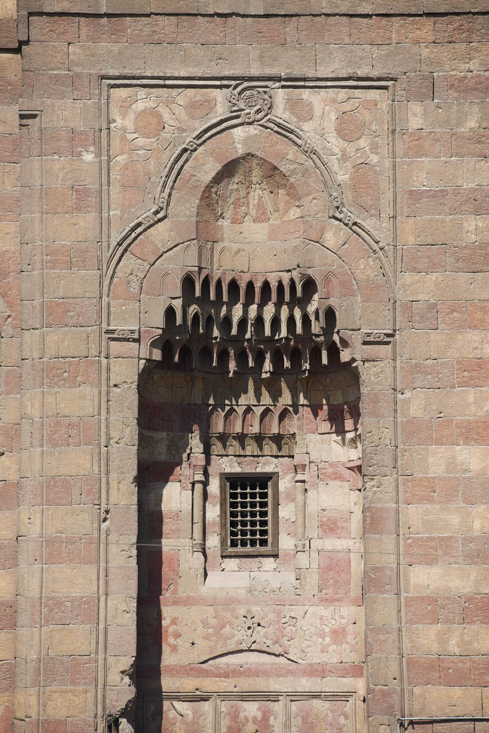 Masjid al-Mahmudiyya - Detail of trilobed portal with muqarnas decoration