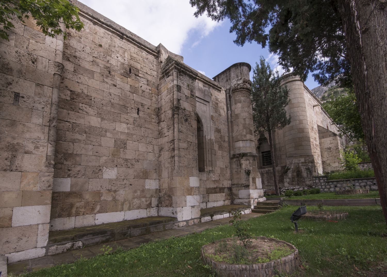 View of west facade of building, facing northeast. The southwestern corner of the Gökmedrese is visible in background.<p class="MsoNormal"><o:p></o:p></p>