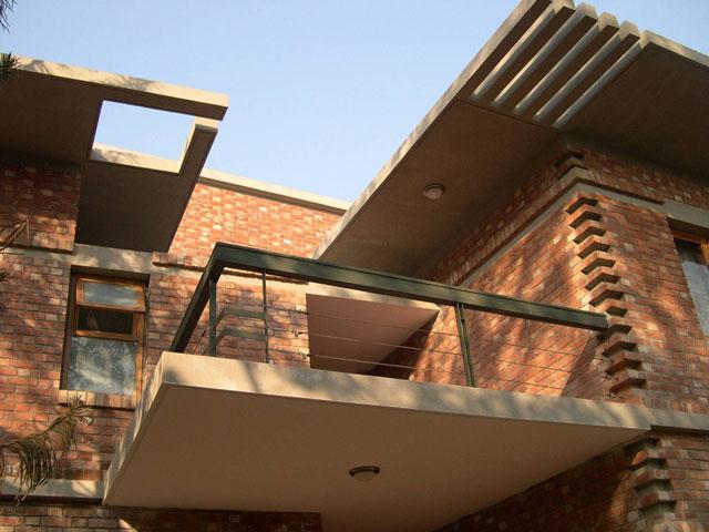 Overhang roof