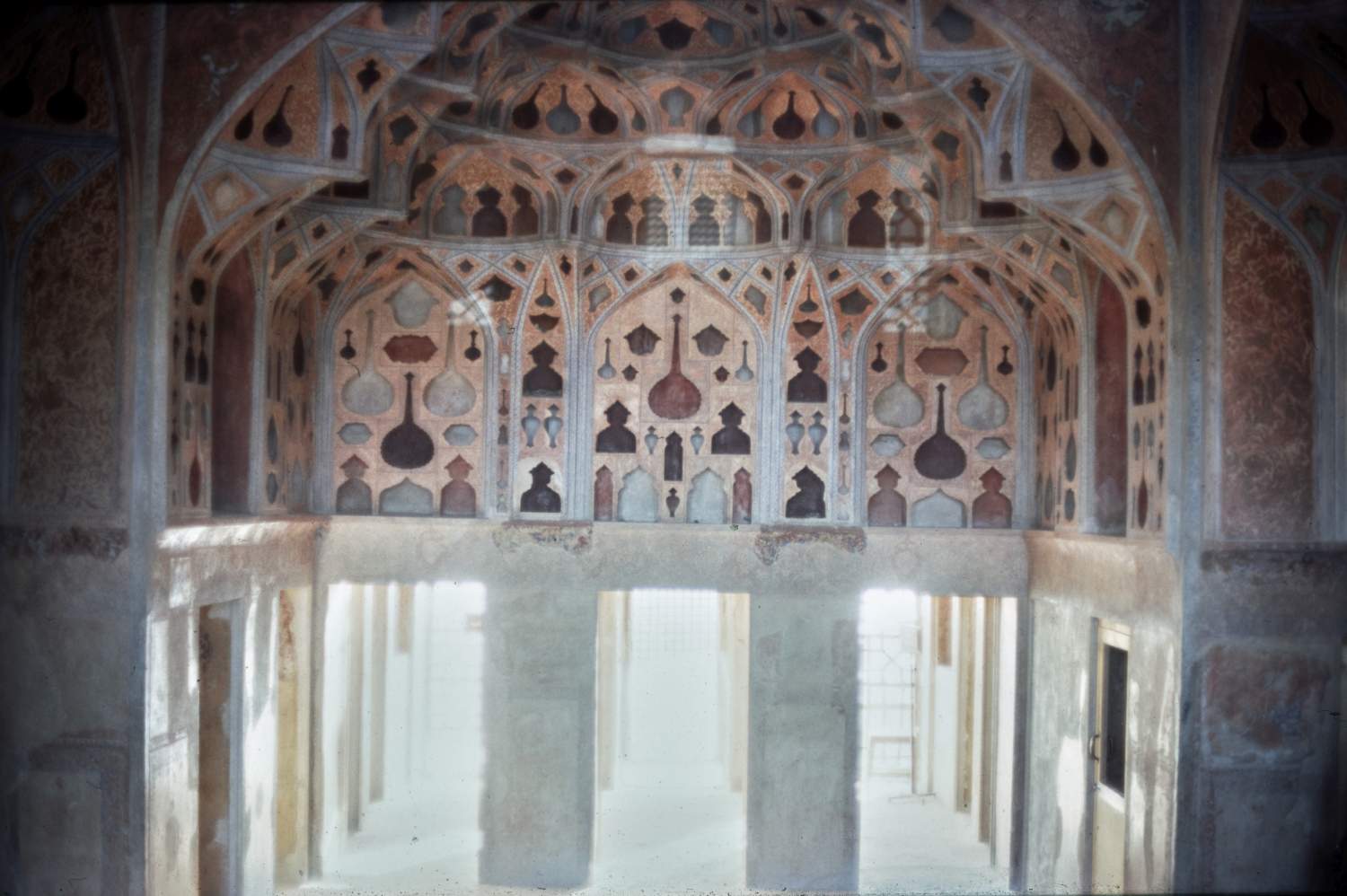 Fifth floor "music room," view toward windows showing muqarnas vaults with perforations in shape of vessels and instruments.