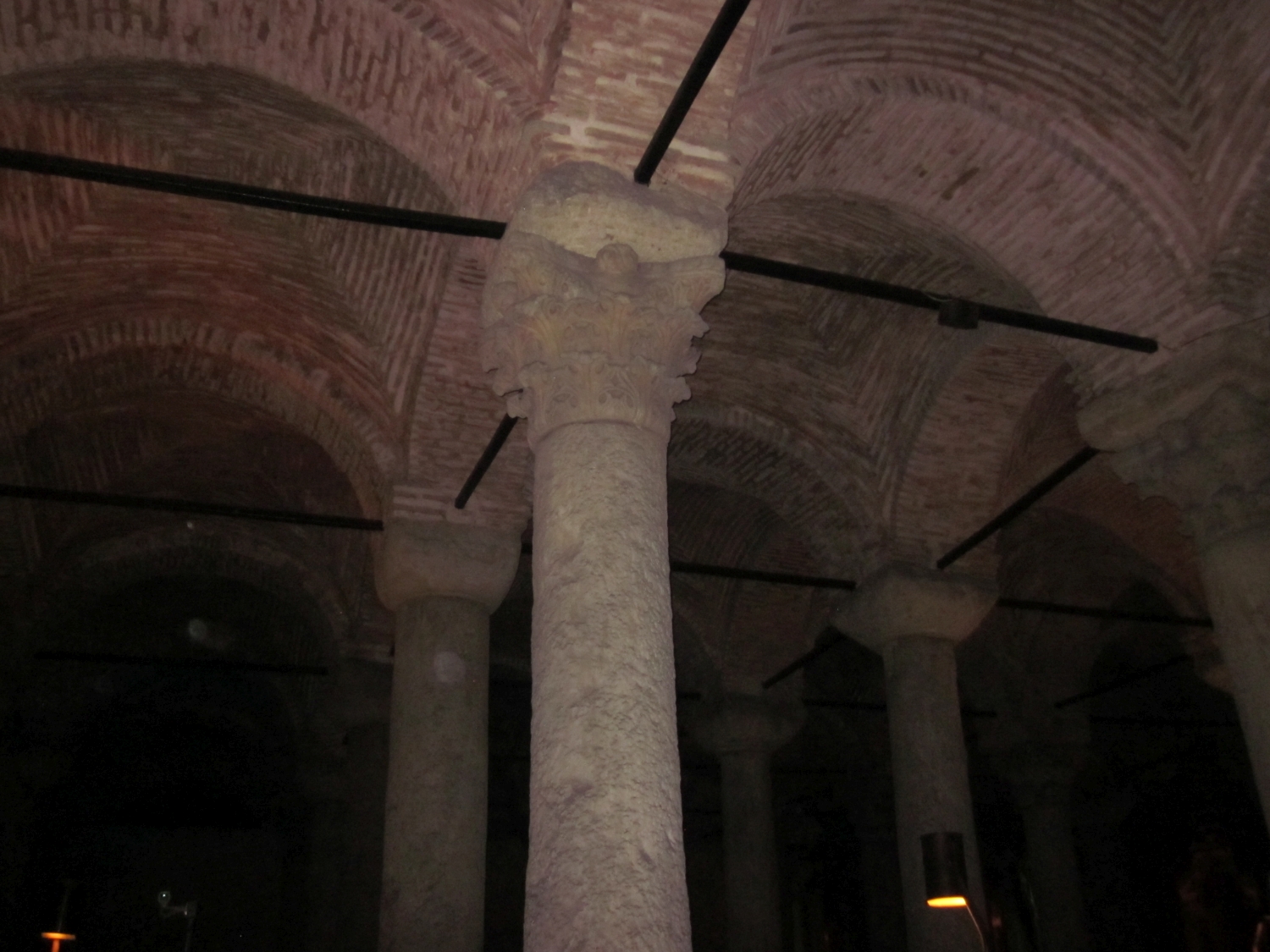 Detail of vaults and Corinthian capital