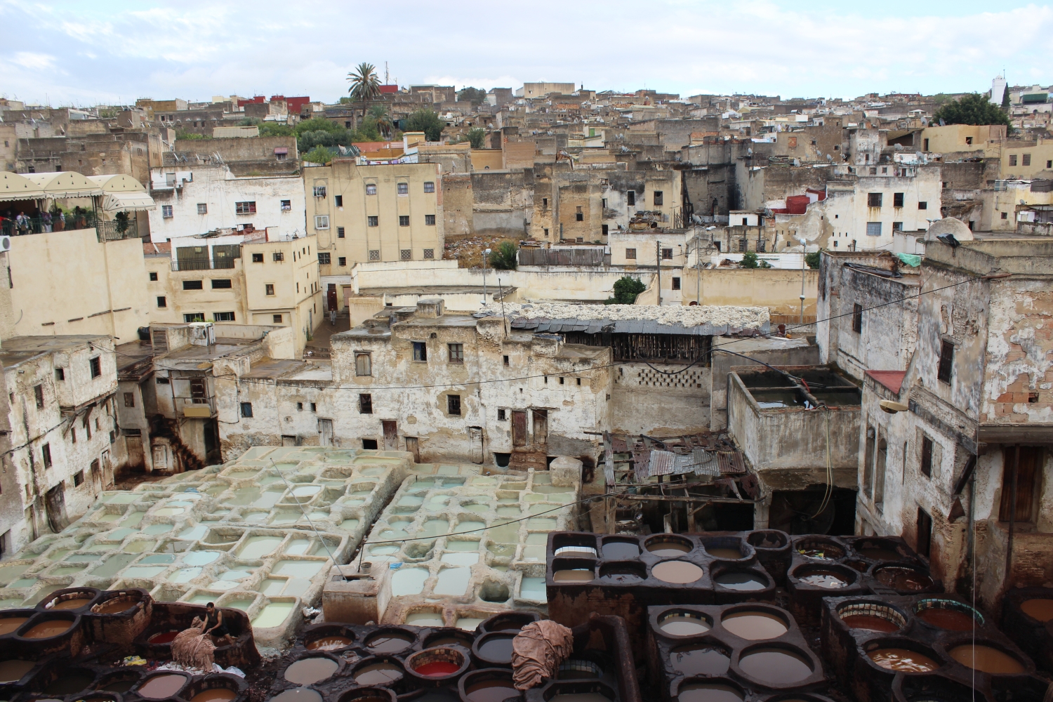 General view of the tannery and the surrounding city