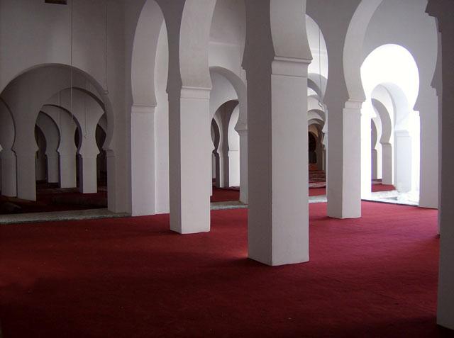 Al Qaraouiyine Rehabilitation - Interior view of the horse-shoe shaped arched prayer hall