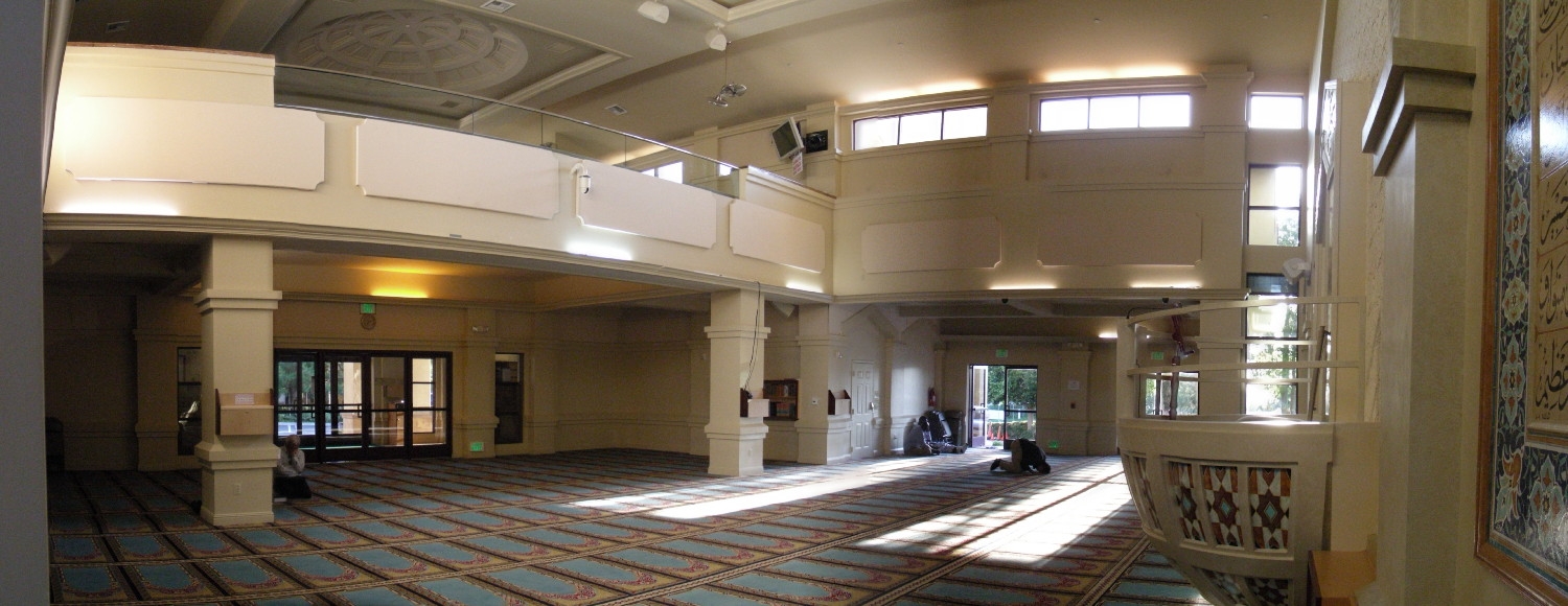 Prayer hall, with qibla wall at right and women's balcony at left