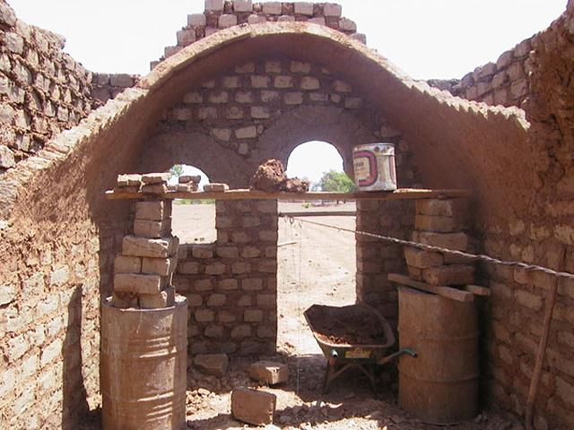 Inside view of a vault being built. Guiding Cable and compasses are visible . Samamdeni, Burkina Faso